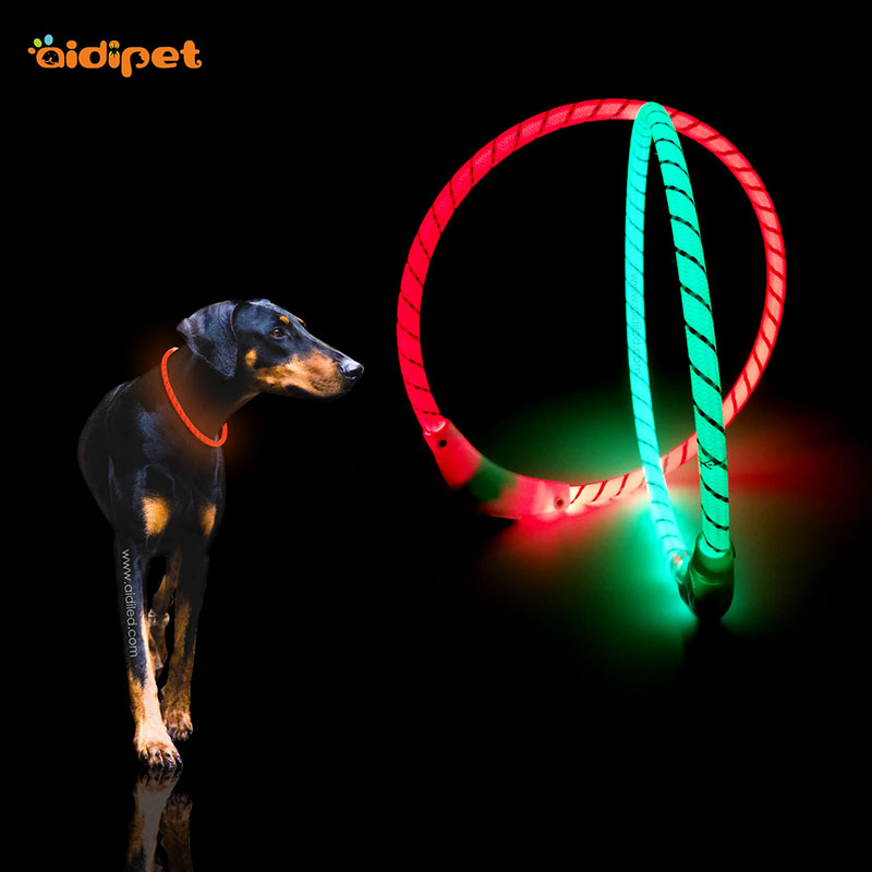Ny Pet Supply Jul Led Dog Collar med Reflekterande Silks Vattentät Pet Collar Led Light Up Använd Dog Present